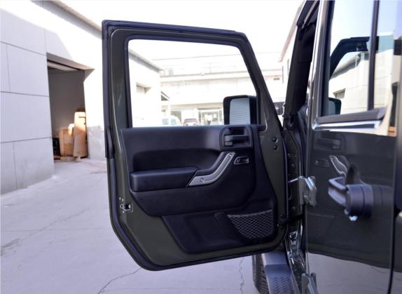 牧马人 2015款 3.0L Sahara 四门版 车厢座椅   前门板