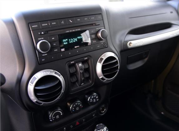 牧马人 2015款 3.0L Sahara 四门版 车厢座椅   门窗控制
