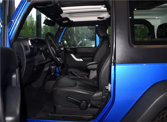 牧马人 2015款 3.6L Rubicon 两门版 车厢座椅   前排空间