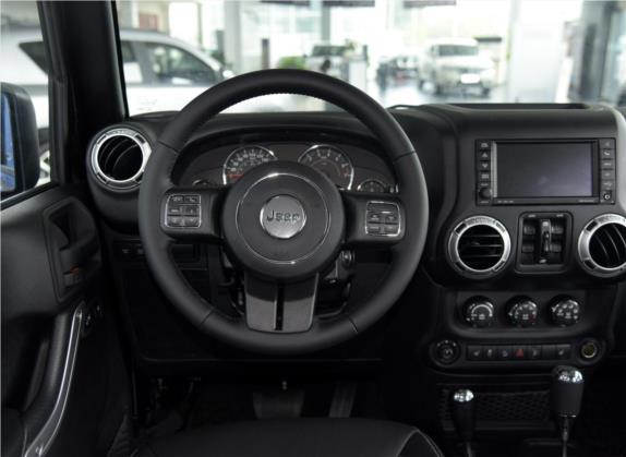 牧马人 2015款 3.6L Rubicon 四门版 中控类   驾驶位
