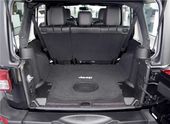 牧马人 2015款 3.6L Rubicon 四门版 车厢座椅   后备厢