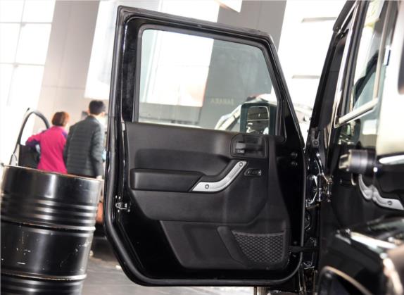 牧马人 2015款 2.8TD Sahara 四门舒享版 车厢座椅   前门板