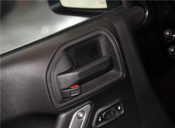 牧马人 2015款 2.8TD Sahara 四门舒享版 车厢座椅   门窗控制