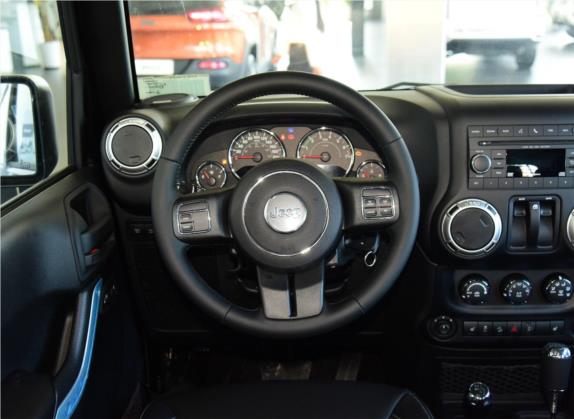 牧马人 2015款 3.6L Rubicon 两门舒享版 中控类   驾驶位