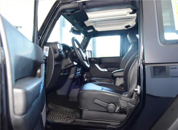 牧马人 2015款 3.6L Rubicon 两门舒享版 车厢座椅   前排空间