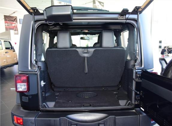 牧马人 2015款 3.6L Rubicon 两门舒享版 车厢座椅   后备厢