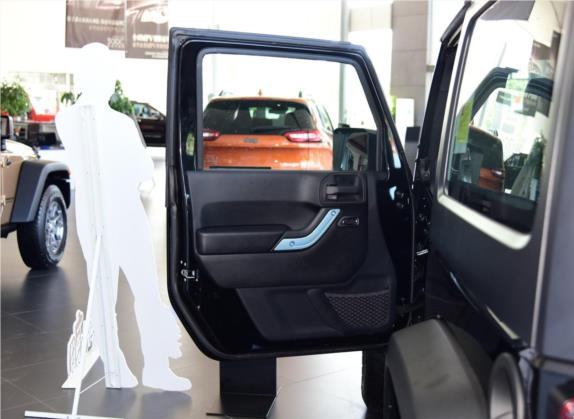牧马人 2015款 3.6L Rubicon 两门舒享版 车厢座椅   前门板