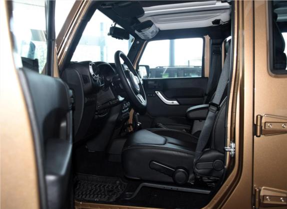 牧马人 2015款 3.6L Rubicon 四门舒享版 车厢座椅   前排空间