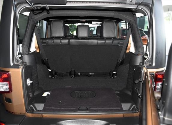 牧马人 2015款 3.6L Rubicon 四门舒享版 车厢座椅   后备厢