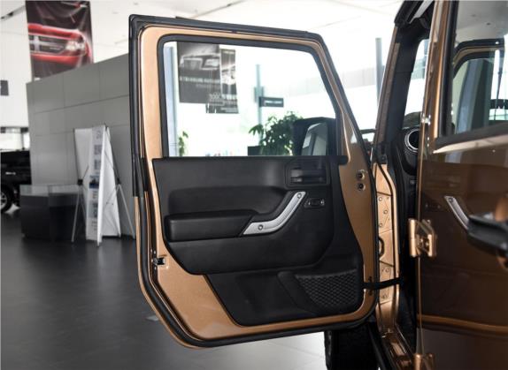 牧马人 2015款 3.6L Rubicon 四门舒享版 车厢座椅   前门板