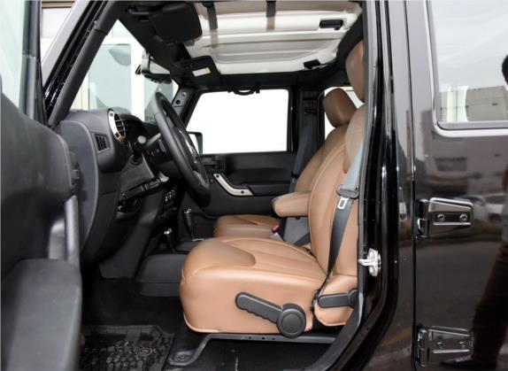 牧马人 2016款 3.0L Sahara 75周年致敬版 车厢座椅   前排空间