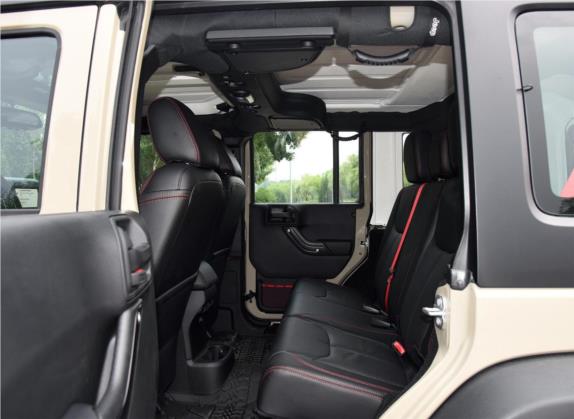 牧马人 2017款 3.6L Rubicon Recon 十年限量珍藏版 车厢座椅   后排空间