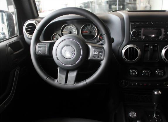 牧马人 2017款 3.6L Rubicon 两门舒享版 中控类   驾驶位