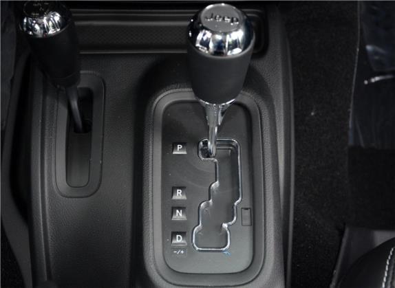牧马人 2017款 3.6L Rubicon 四门舒享版 车厢座椅   门窗控制