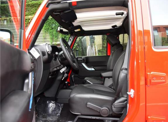 牧马人 2017款 3.0L Sahara 四门舒享版 车厢座椅   前排空间