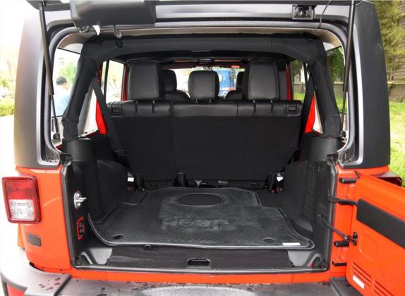 牧马人 2017款 3.0L Sahara 四门舒享版 车厢座椅   后备厢
