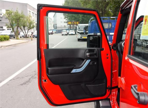 牧马人 2017款 3.0L Sahara 四门舒享版 车厢座椅   前门板