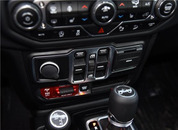 牧马人 2018款 2.0T Rubicon 四门版 车厢座椅   门窗控制
