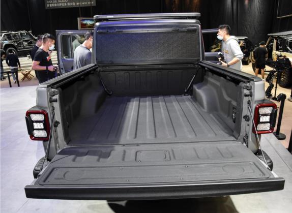 角斗士 2022款 3.6L 先行版 车厢座椅   后备厢