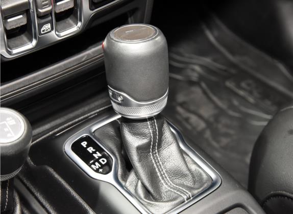 角斗士 2022款 3.6L 先行版 中控类   挡把