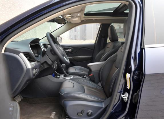 自由光(进口) 2014款 2.4L 精锐版 车厢座椅   前排空间