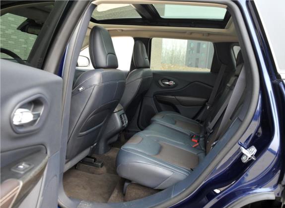 自由光(进口) 2014款 2.4L 精锐版 车厢座椅   后排空间