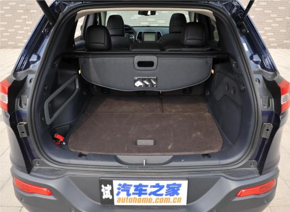 自由光(进口) 2014款 2.4L 精锐版 车厢座椅   后备厢