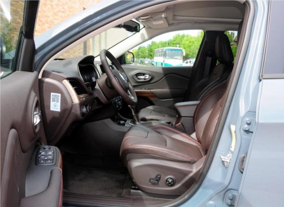 自由光(进口) 2014款 2.4L 高性能版 车厢座椅   前排空间