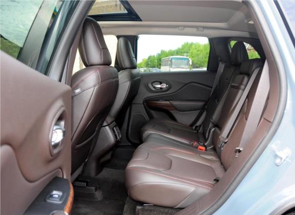 自由光(进口) 2014款 2.4L 高性能版 车厢座椅   后排空间