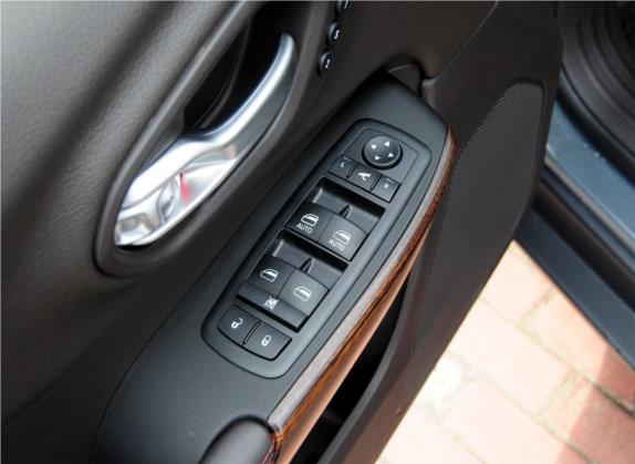 自由光(进口) 2014款 2.4L 高性能版 车厢座椅   门窗控制