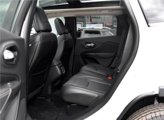 自由光(进口) 2015款 2.4L 精英版 车厢座椅   后排空间