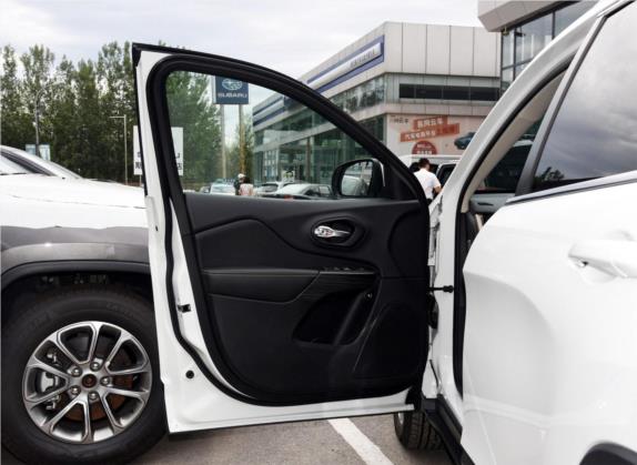 自由光(进口) 2015款 2.4L 精英版 车厢座椅   前门板