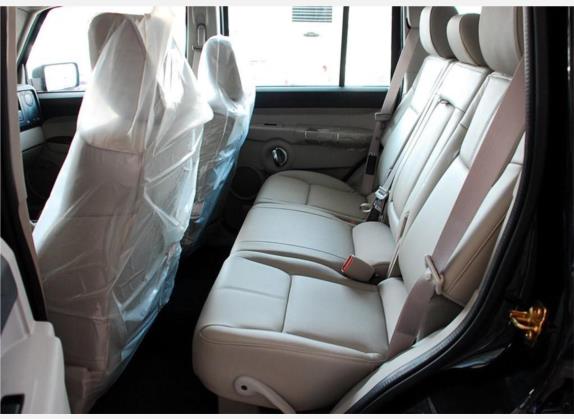 指挥官经典 2007款 4.7 车厢座椅   后排空间