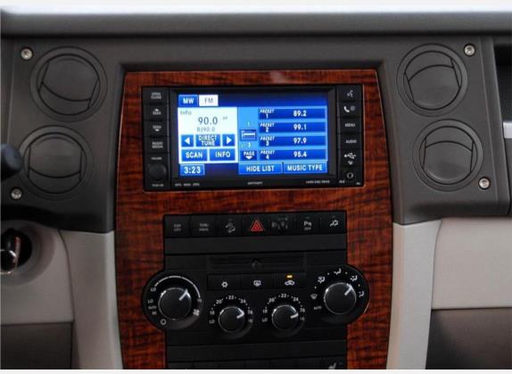 指挥官经典 2008款 5.7 HEMI 中控类   中控台