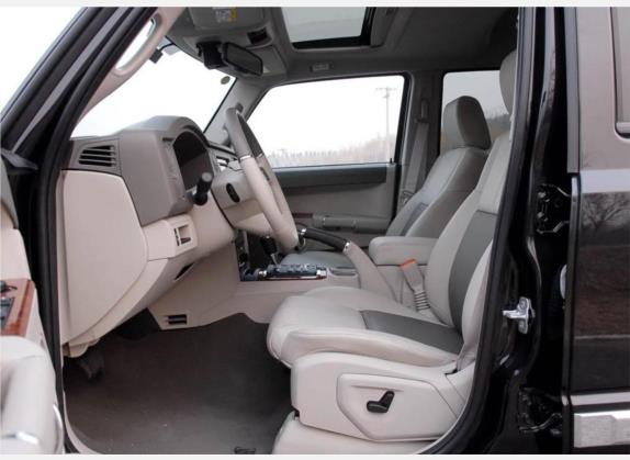 指挥官经典 2008款 5.7 HEMI 车厢座椅   前排空间