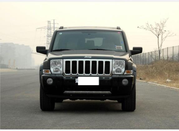 指挥官经典 2008款 5.7 HEMI 外观   正前
