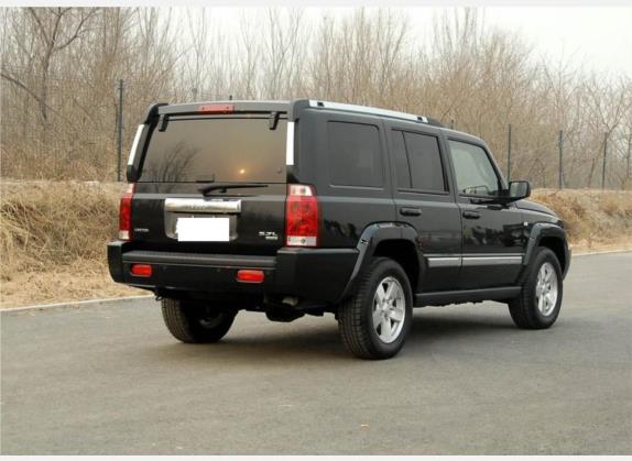 指挥官经典 2008款 5.7 HEMI 外观   斜后