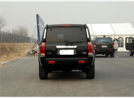 指挥官经典 2008款 5.7 HEMI 外观   正后