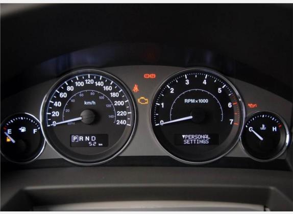 指挥官经典 2008款 5.7 HEMI 中控类   仪表盘