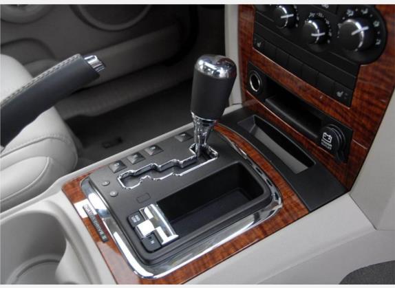 指挥官经典 2008款 5.7 HEMI 中控类   挡把