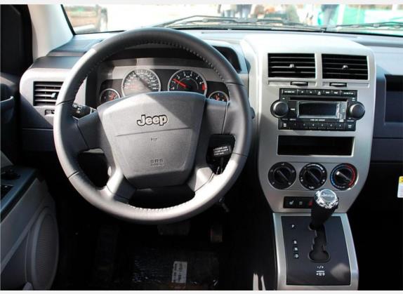 指南者(进口) 2007款 2.4L 四驱运动版 中控类   驾驶位