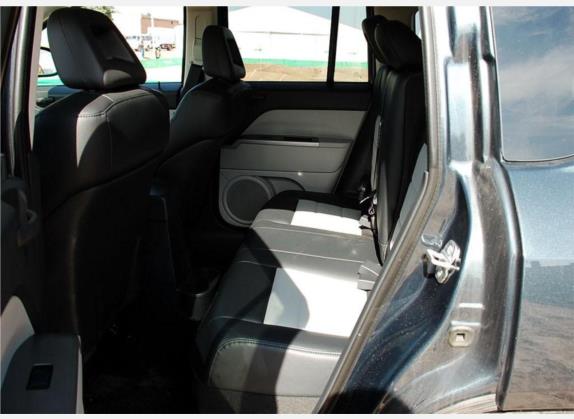 指南者(进口) 2007款 2.4L 四驱运动版 车厢座椅   后排空间