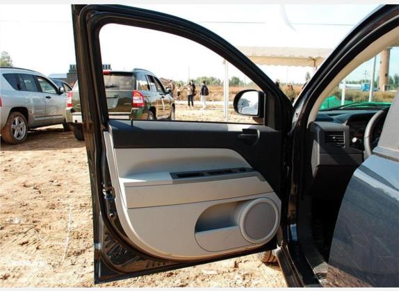 指南者(进口) 2007款 2.4L 四驱运动版 车厢座椅   前门板