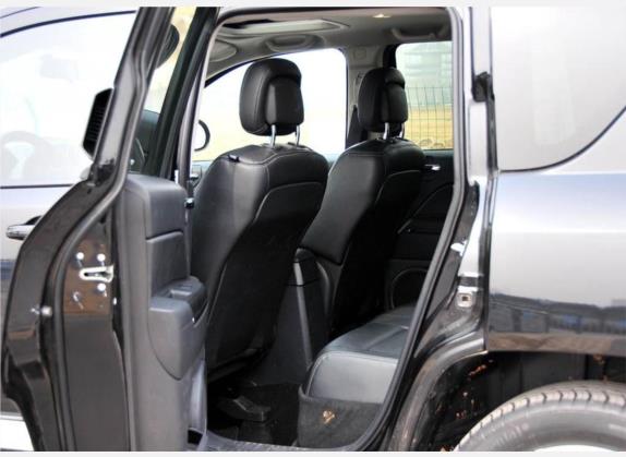 指南者(进口) 2010款 2.4L 四驱限量版 车厢座椅   后排空间
