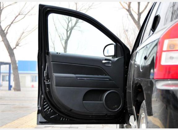 指南者(进口) 2010款 2.4L 四驱限量版 车厢座椅   前门板