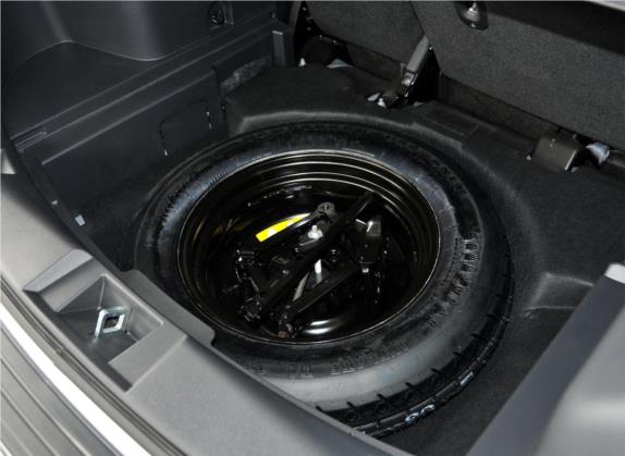 指南者(进口) 2011款 2.4L 四驱运动版 其他细节类   备胎