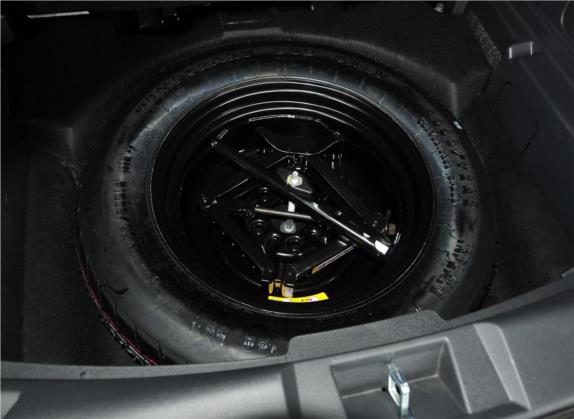 指南者(进口) 2011款 2.4L 四驱豪华导航版 其他细节类   备胎