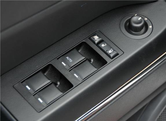 指南者(进口) 2011款 2.4L 四驱豪华导航版 车厢座椅   门窗控制