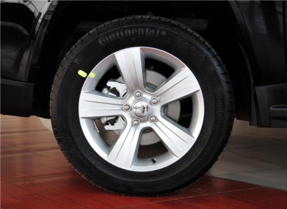 指南者(进口) 2012款 2.0L 两驱运动版 其他细节类   前轮