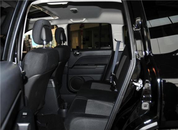 指南者(进口) 2012款 2.0L 两驱运动版 车厢座椅   后排空间